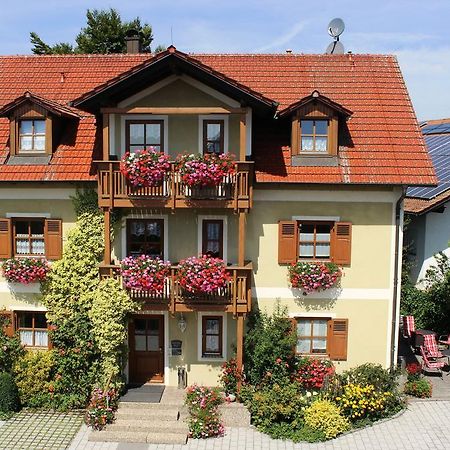 Gaeste-Haus Roesch Wiesent المظهر الخارجي الصورة